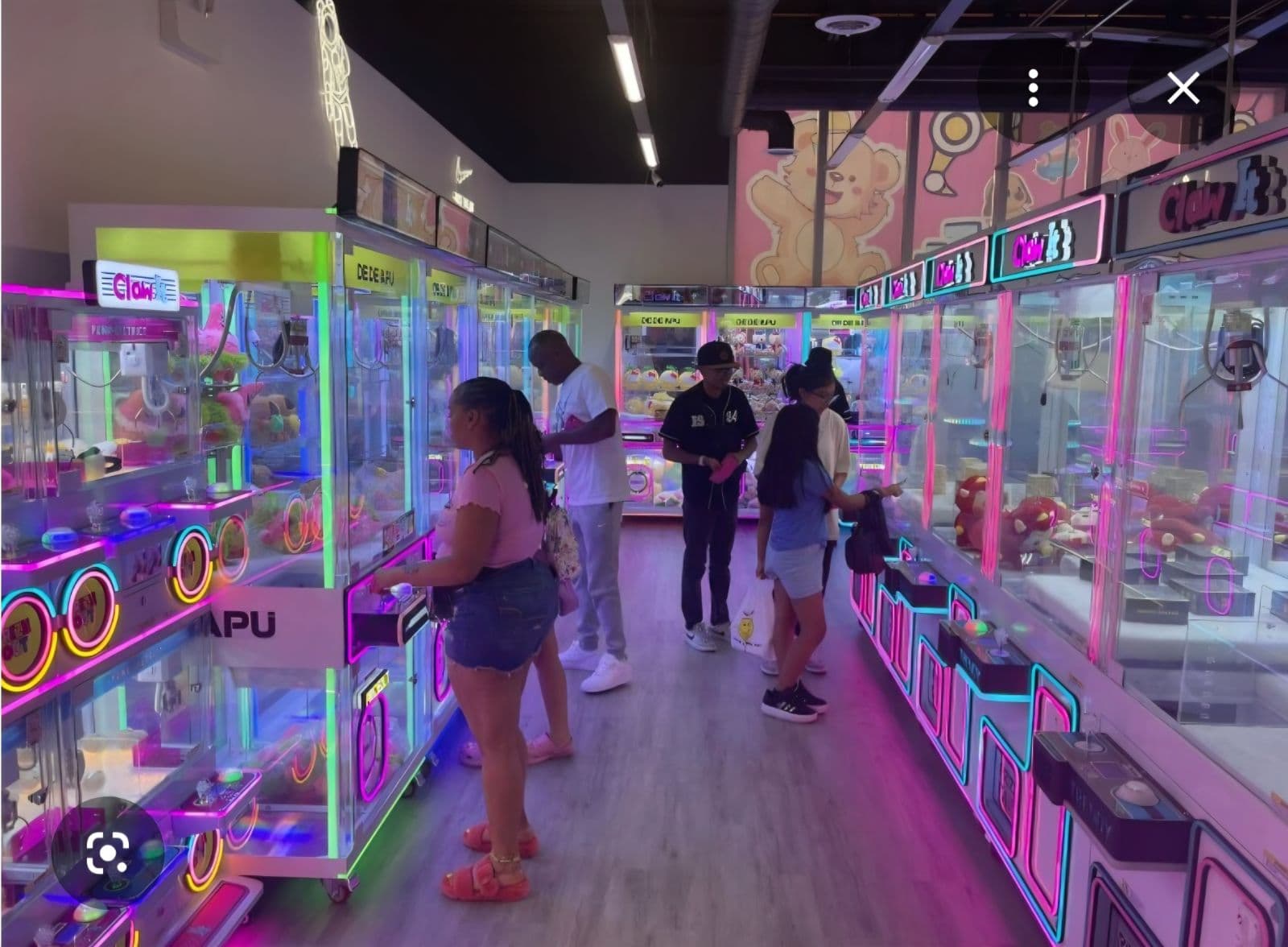 Claw machines at Claw it
